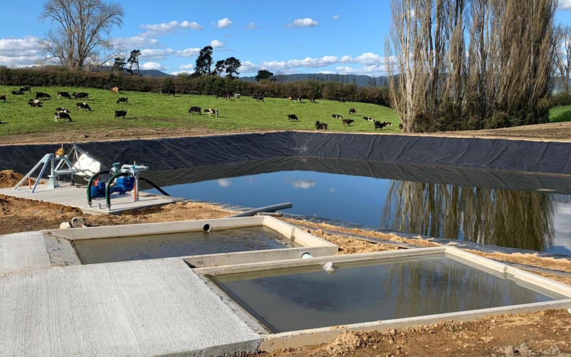 Tandem directional flow Sand Traps to a 2.5 million litre lined Pond