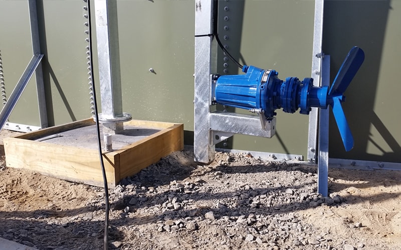 Yardmaster 3kW submersible stirrer on a galvanised over the wall fixed frame (Pictured outside of tank prior to installation)